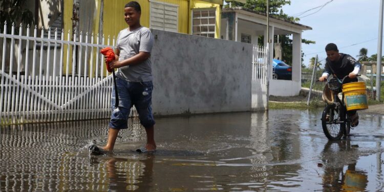 Parte del sur y oeste de Puerto Rico seguirá una semana más sin luz por Fiona