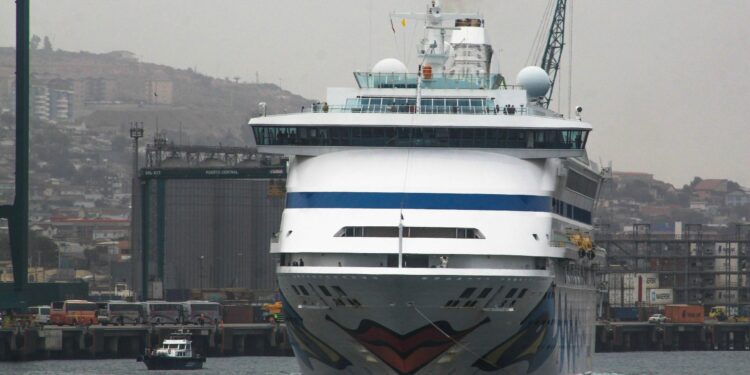 Puerto de San Antonio será punto de embarque de tramos del crucero AIDAsol