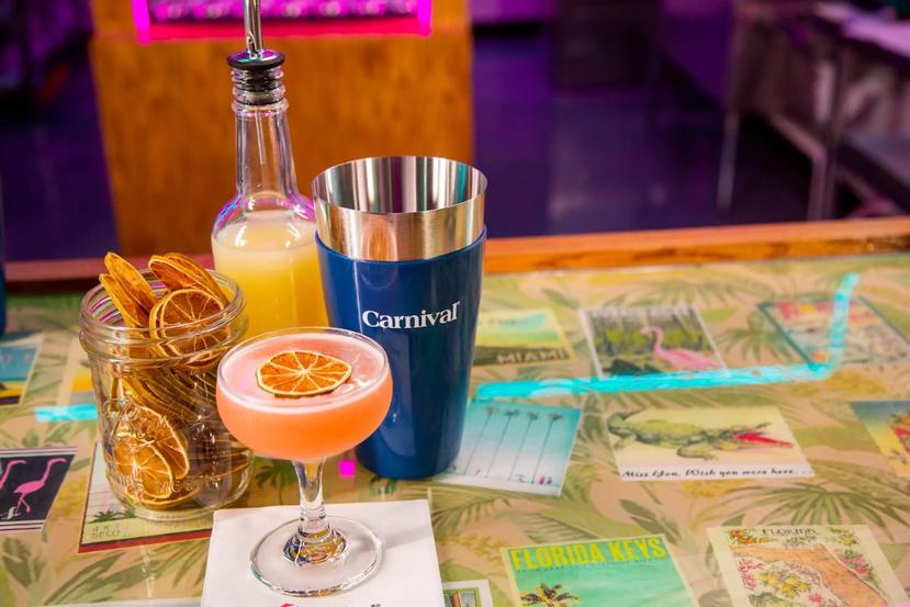 El Carnival Celebration tendrá cocteles con Ron Bacardí y frutas, cuando debute en Miami, Florida.