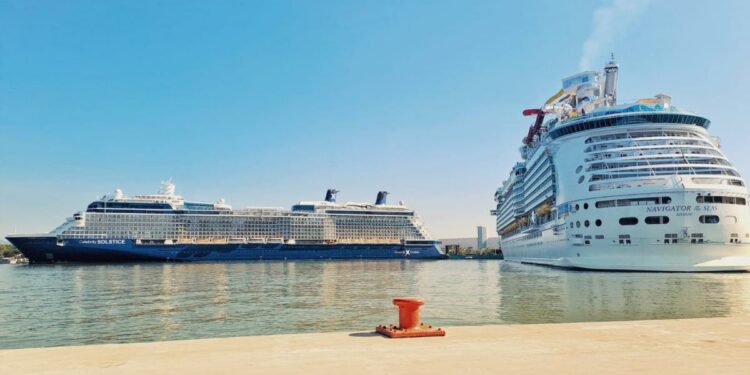 Recibe Vallarta más de 5 mil 300 cruceristas en doble arribo