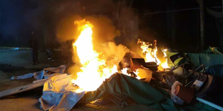 Recuperan ciudadanos crucero del aeropuerto de Oaxaca