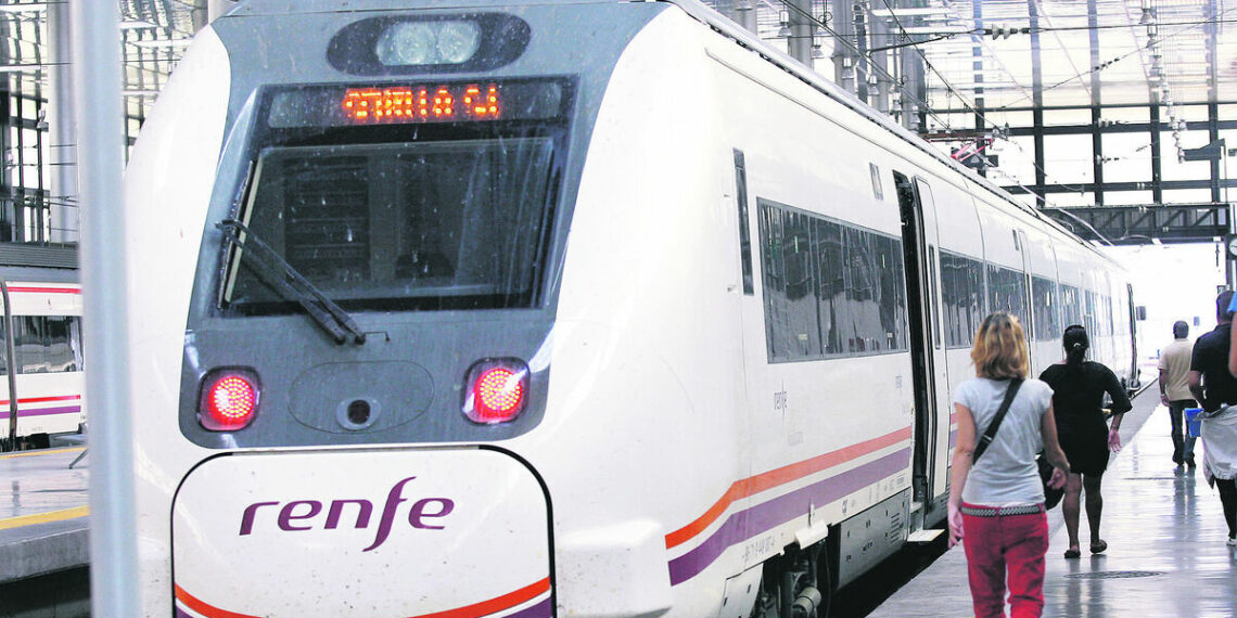 Reservar viajes en trenes Media Distancia de Cádiz a Sevilla, misión imposible