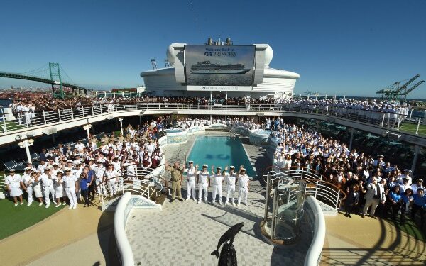 Sapphire Princess vuelve a navegar desde Estados Unidos tras ocho años