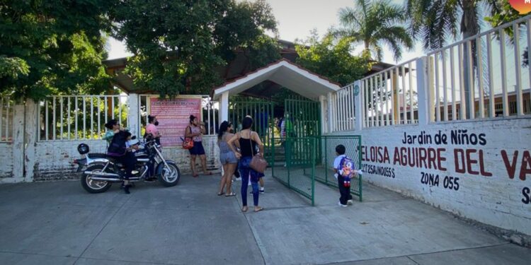 Si tú escuela no tiene luz, quizá esté en proceso de rehabilitarse