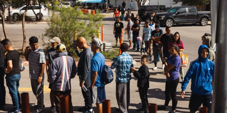 “Todo esto fue una estafa”: migrantes revelan los planes de DeSantis para el vuelo hacia Delaware