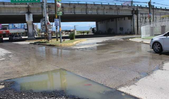 Transeúntes de Calimaya corren peligro por falta de semáforos