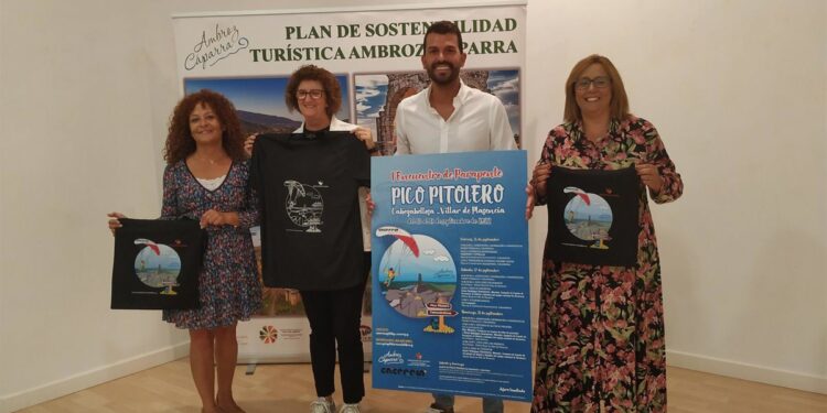 Unos 60 profesionales del parapente participan este fin de semana en el I Encuentro Pico Pitolero en el Ambroz cacereño