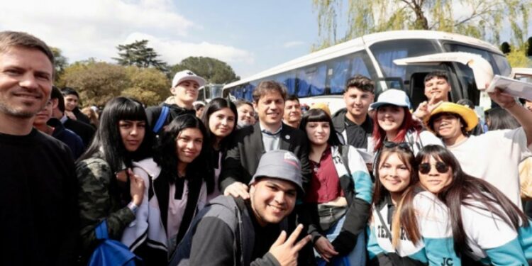 Viajes de Fin de Curso: 226 jóvenes de Escobar llegaron al Partido de La Costa