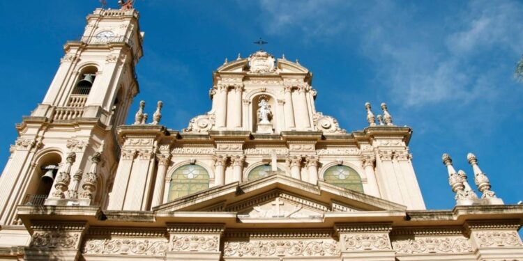 Fachada de la Basílica de San Francisco en San Salvador de Jujuy