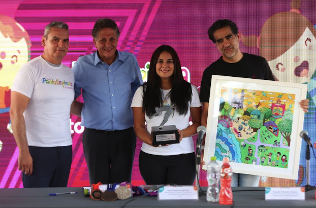 La Clavadista Paola Espinosa recibe homenaje por su trayectoria en el relanzamiento de su fundación
