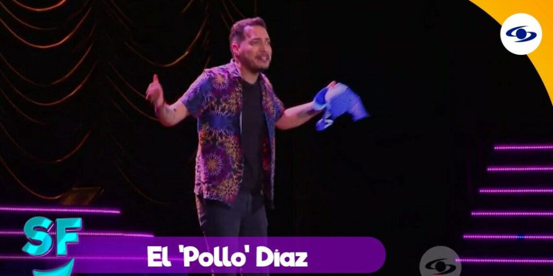 ¿Qué hace el ‘Pollo’ Díaz con un brasier en el Crucero del Humor? | Celebración 50 años