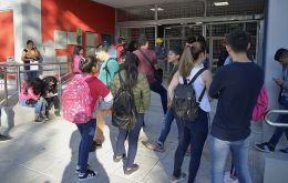 A partir de los 16 años se puede acceder gratuitamente a métodos anticonceptivos permanentes: ligadura y vasectomía, dice uno de los volantes  