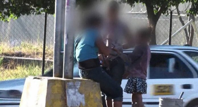 Piden sancionar “renta de menores” en cruceros y semáforos .
