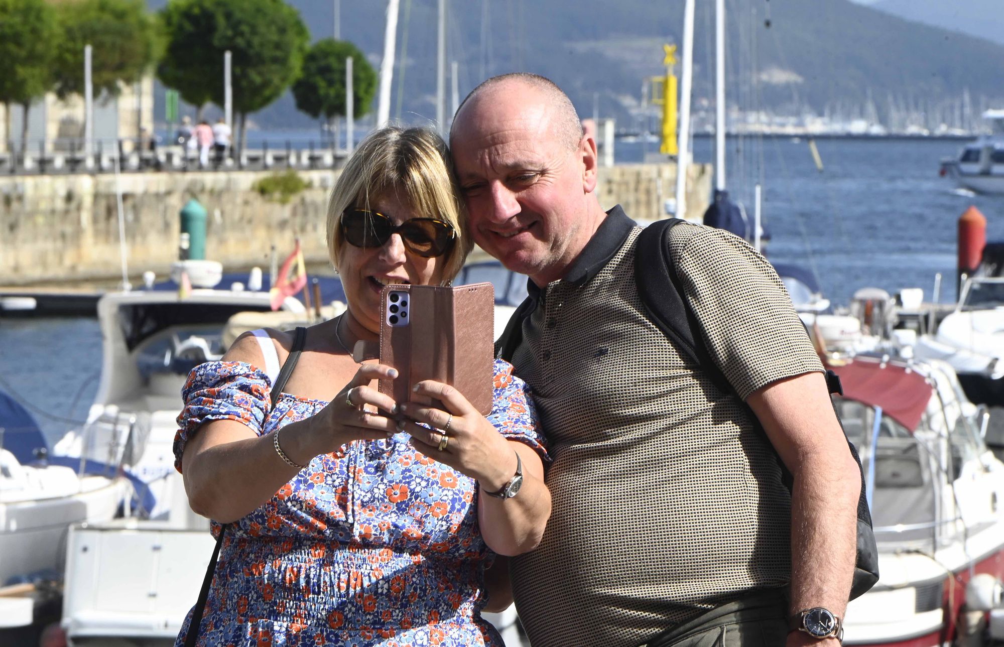 Vigo se llena de turistas con una triple escala de cruceros