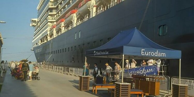 Que más negocios se beneficien de los cruceros: Canaco