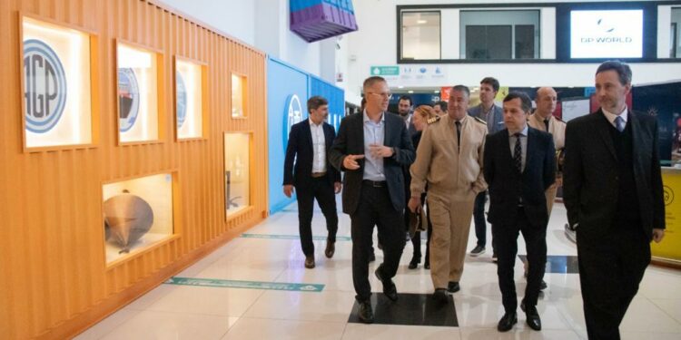 El rompehielos National Geographic Endurance inauguró la temporada de cruceros