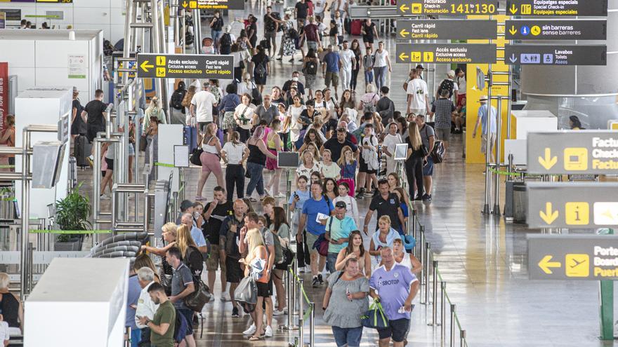 El turismo deja en lo que va de año 6.400 millones de euros en Alicante, un 15% más que el récord histórico de 2019