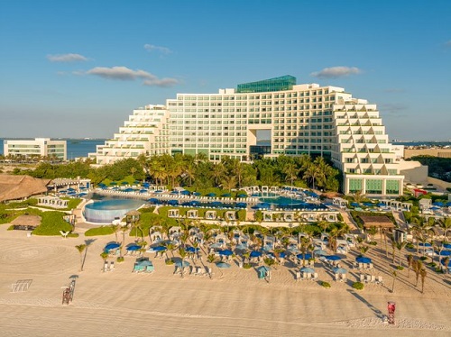 Live Aqua Beach Resort Cancún destaca en el turismo de romance al recibir la certificación five-diamond Award