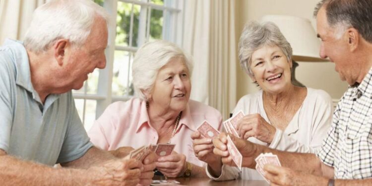 Adultos mayores serían los más perjudicados si Estados Unidos entra en recesión