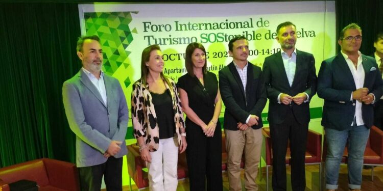 Agentes turísticos abordan en Mazagón las claves para el desarrollo de los destinos sostenibles