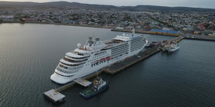 Armada de Chile entregó información sobre los cruceros turísticos que desembarcan en la Región de Magallanes de forma extemporánea.