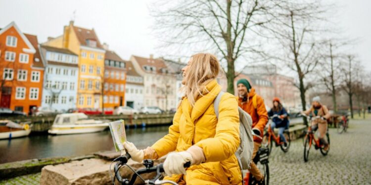 Booking se asocia a Klook para ampliar su oferta global de atracciones y experiencias