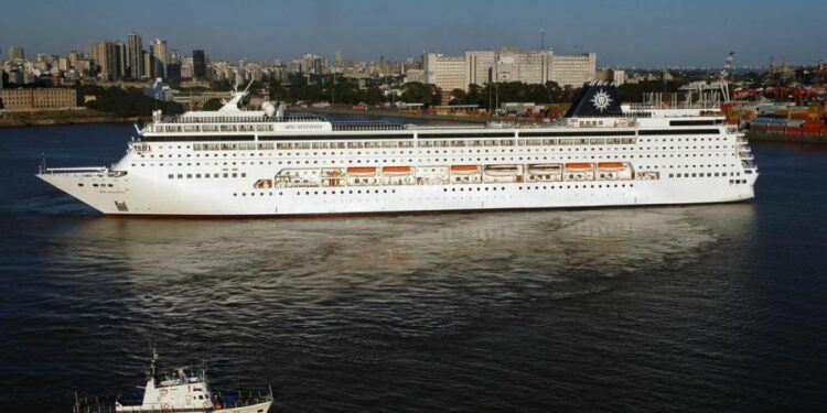 Cruceros en Argentina 20220427