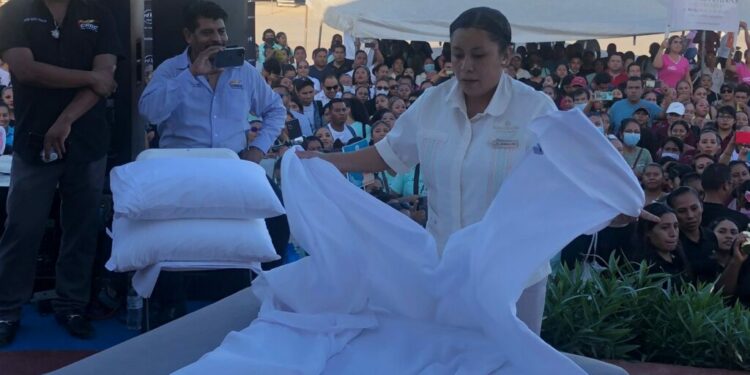 Camaristas cabeñas se enfrentan al duelo de tender camas