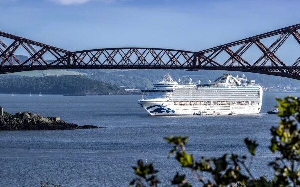 Capital Cruising recibe al crucero número 100 en Escocia esta temporada