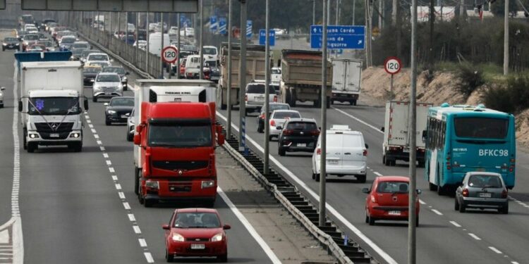 Carreteras tendrán “peaje a luca” para descongestionar viajes en fin de semana largo