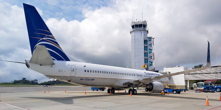 Boeing 737-800 de Copa Airlines en el aeropuerto Palonegro de Bucaramanga.