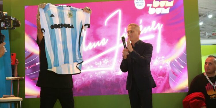 Córdoba presentó su oferta turística en la FIT con un show de La Mona - Córdoba