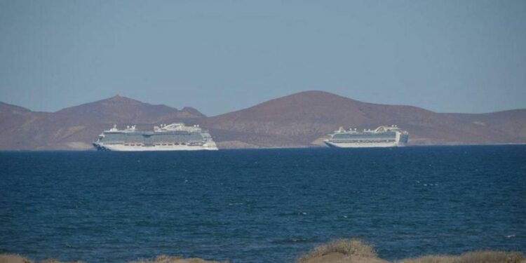 Cruceros fondeados contaminan la bahía; Ambientalistas