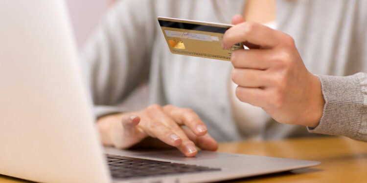 Hasta el 2 de noviembre los argentinos podrán encontrar ofertas y descuentos en Viajes y otras 11 categorías del CyberMonday. (Shutterstock)