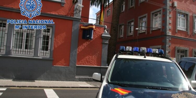 Detenido por estafar a 45 personas en una agencia de viajes de La Laguna