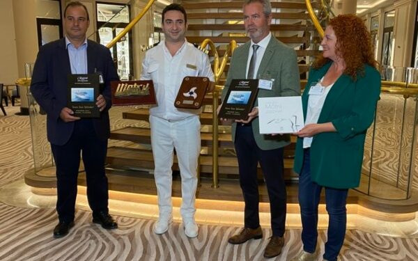 Dos cruceros de lujo coinciden en Puerto de Motril