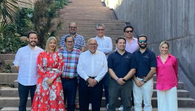 Ejecutivos de la naviera Royal Caribbean International visitan el nuevo Acuario de Mazatlán