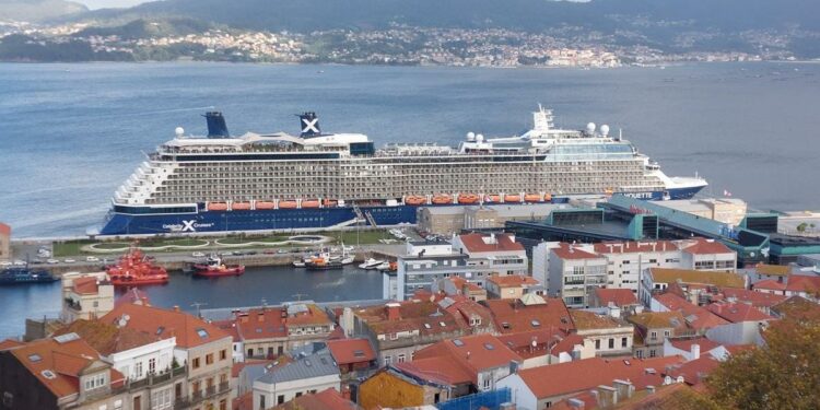 El &#039;Celebrity Silhouette&#039;, atracado en la Estación Marítima