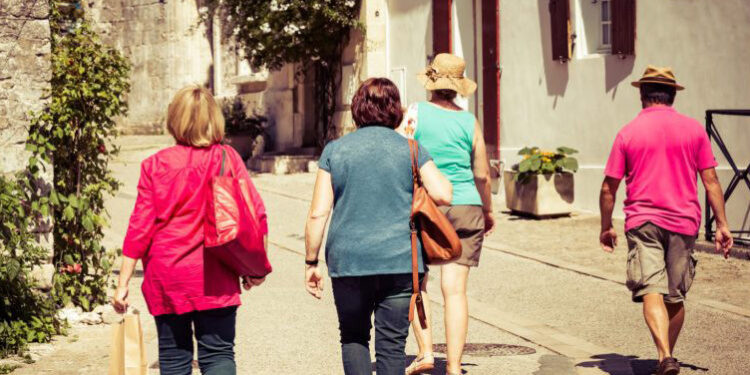 El Gobierno recupera los viajes del Imserso para los españoles del exterior,...