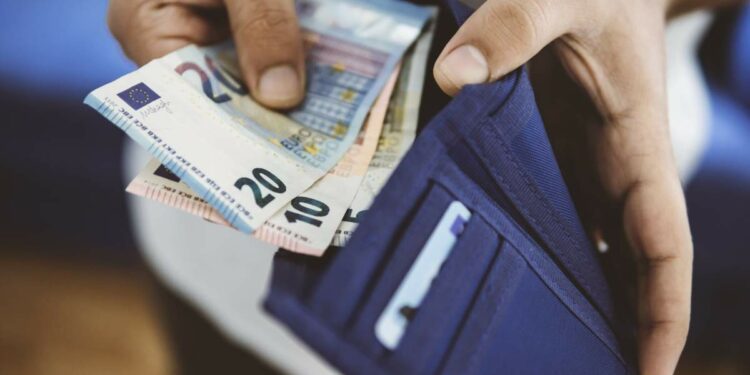 dinero2-istock.jpg