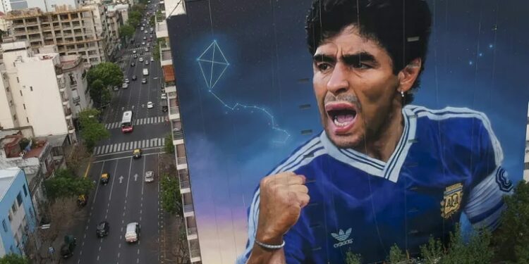 El rostro de Maradona roza la “inmensidad” de los cielos - Viajes