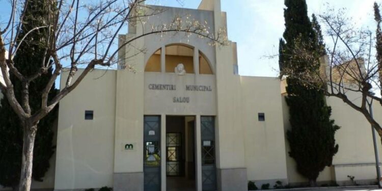 El trenecito turístico de Salou hará viajes al cementerio municipal por Todos los Santos