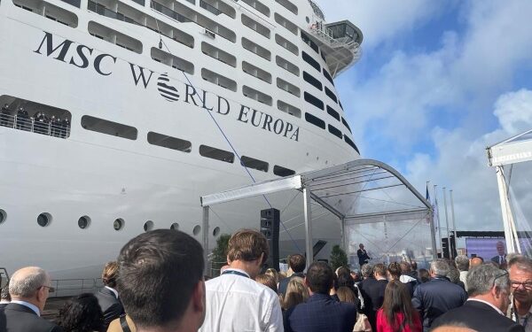Entregan buque más grande de MSC Cruceros en Francia