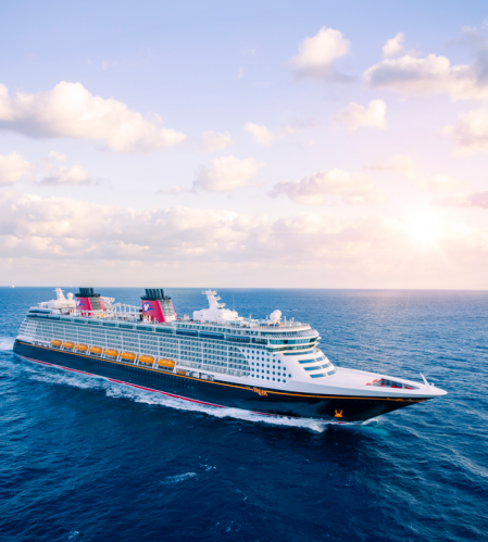 Un crucero lleno de fantasía y ofertas de entretenimiento y servicios a partes iguales