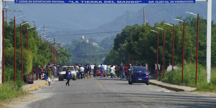 Migrantes llegan a un campamento en San Pedro Tapanatepec, Oaxaca, México, el miércoles 5 de octubre de 2022.