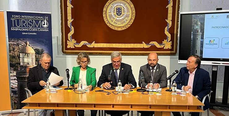 Francisco Rubio Royo, Concha Narváez, Lluís Serra Majem, Carlos Álamo y Juan Manuel Benítez del Rosario. Foto Tourinews