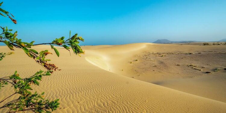 Estos son los mejores destinos con hoteles para escaparse a las islas y exprimir al máximo el otoño