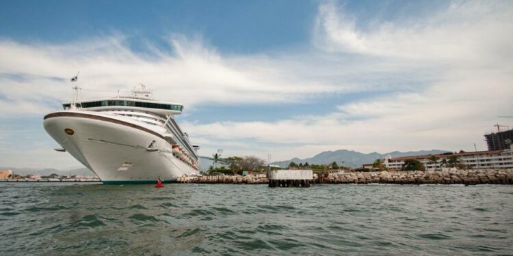 Han llegado 255 mil turistas en cruceros en Puerto Vallarta
