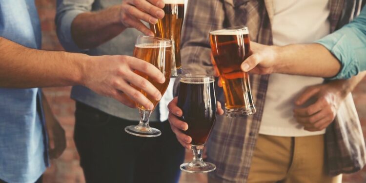 El AleBlazer de Harvest Hosts deberá hacer un viaje por carretera de 2 años a más de 500 cervecerías y destilerías.