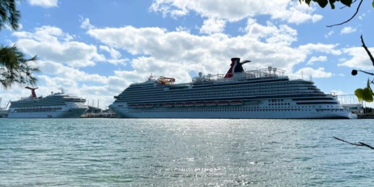 Hombre acusadod e comportamiento lascivo con una menor en un crucero – Telemundo Miami (51)